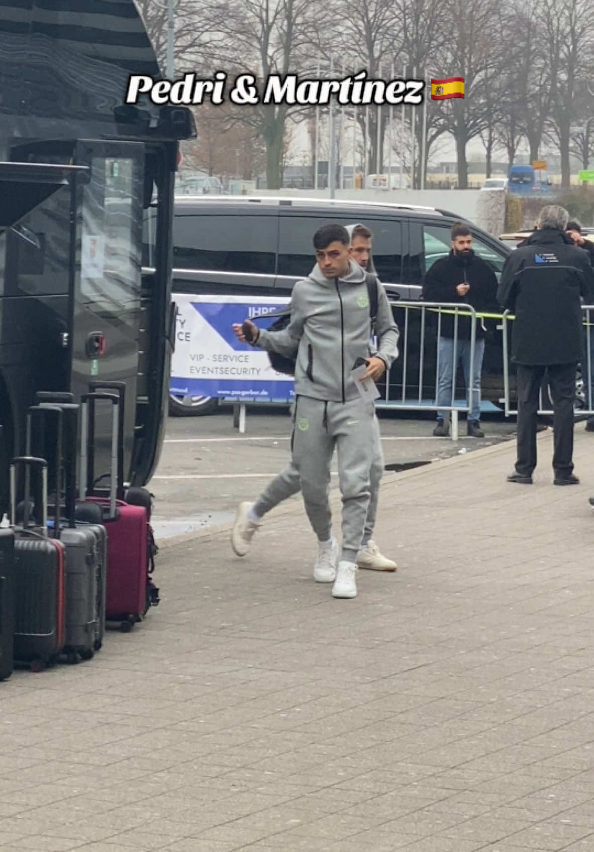 FC Barcelona auf dem Weg nach Spanien #fcbarcelona #barca #barcelona #pedrigonzalez #pedri🇪🇸 #pedri #gavi🇪🇸 #lewandowski #robertlewandowski #lamineyamal #daniolmo #olmo🇪🇸 #hansiflick #goat #messi #neymar #ronaldo #cr7 #viscabarcaelviscacatalunya 