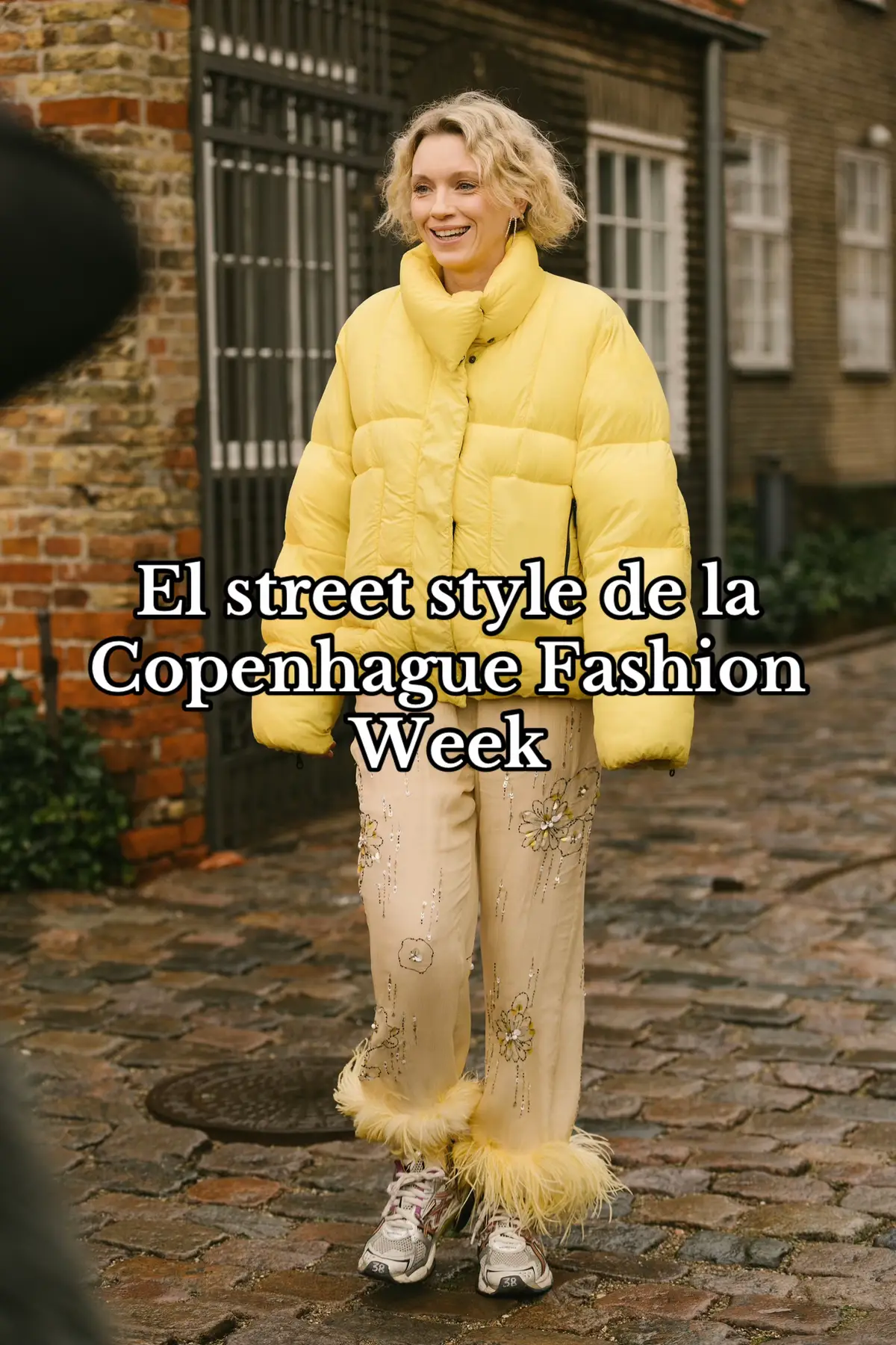 Una temporada más, la Semana de la Moda de Copenhague no defrauda: colores pastel, juego de texturas, layering de prendas inesperadas, abrigos de pelo… Todas las tendencias que importan están en la capital danesa 🔥 ▪️Fotos: @noorunisa  #copenhague #StreetStyle #TikTokFashion #modaentiktok #outfitinspo #wintertrends 