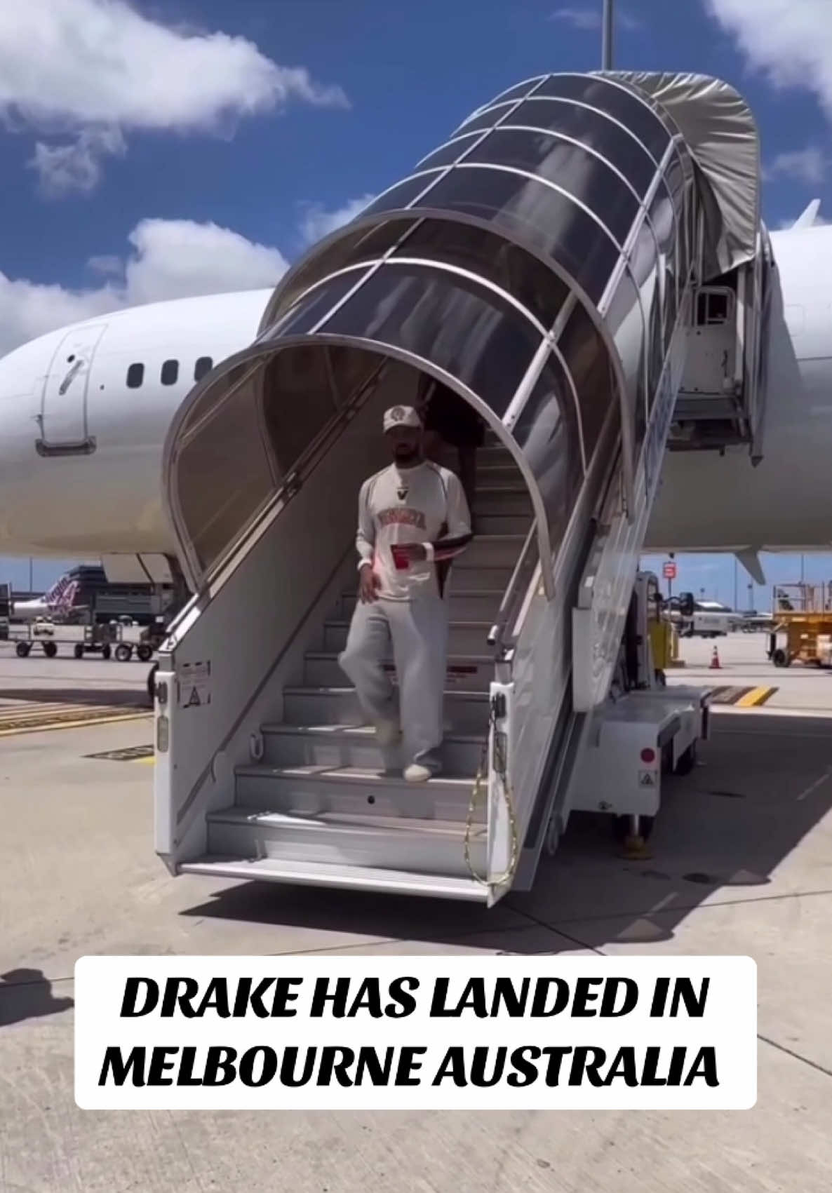 THE 6 GOD HAS ARRIVED IN AUSTRALIA🦉🗣️🇦🇺 #fyp #fypage #australia #australia🇦🇺 #drake #champagnepapi #melbourne #perth #perthppe #fypgakni #fypdong #fypシ゚ #fyppp #foryouuu #foryoupage #fy #fYp #xybca #virall 