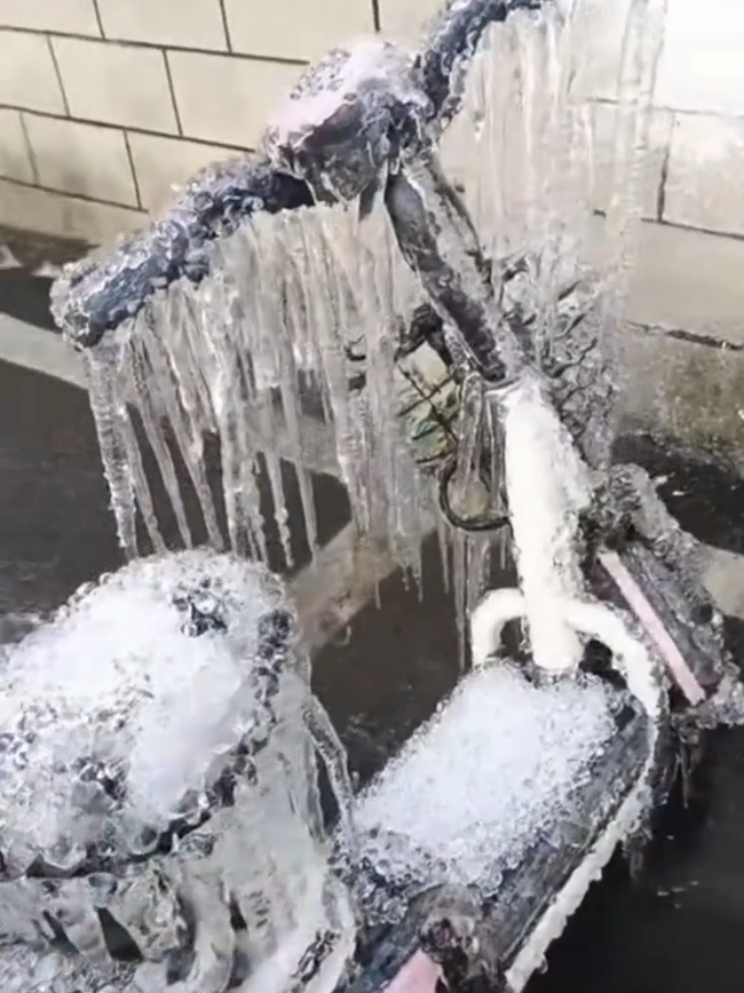 Totally frozen #asmr #ice #glass #fy #frozen #totally 