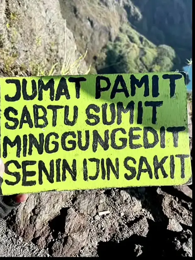 #papandayan #gunungpapandayangarut #gunung #pendaki #pendakigunung #fomo #fotoslide #katakata #katakatamotivasi akata