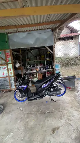 yok biar samaan sepedanya🙌#vario #vario125 #savering17 #variogen2 #fyp #madurapride 