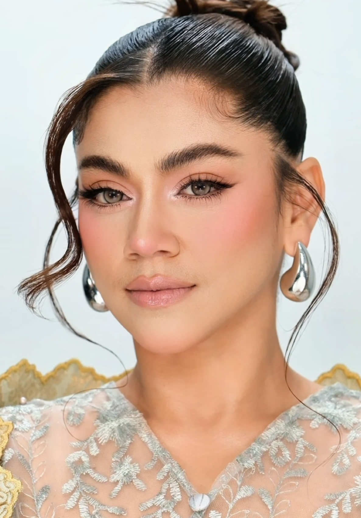 haaaaa siapa pakai kebaya macam kaka raya nanti? nak look manis2 tapi seksi?? nantikan 30ramadhan 30celebrity 30tutorial makeup raya bersama sy!! 