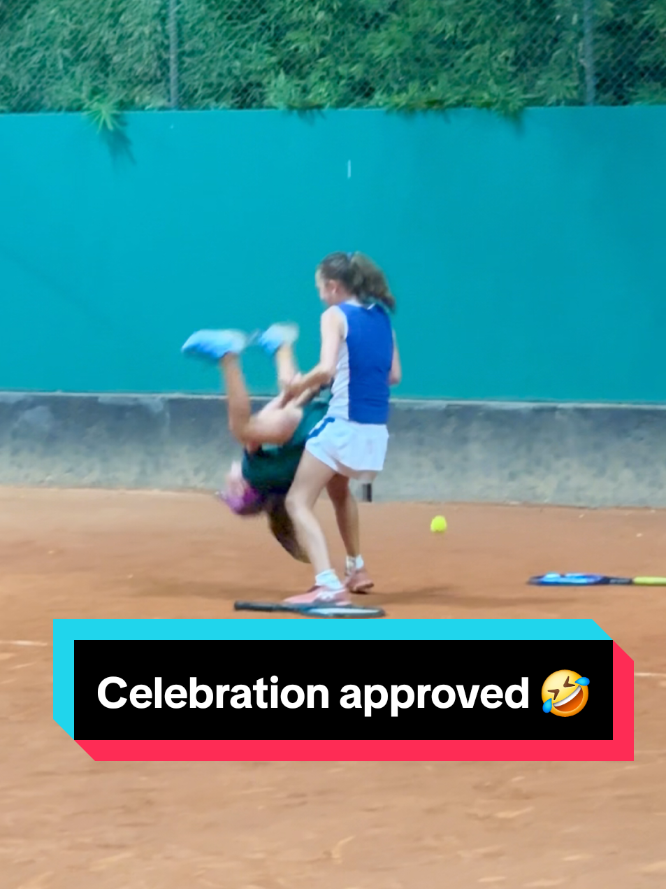 Celebration approved! 🤣🤣 We want to see it on the Tour. Well done IG/catarinatennisgirl and Luisa Simioni 👌 #tennis #tennislegend #tenis #tennisplayer #tenniskids #tennisfun 