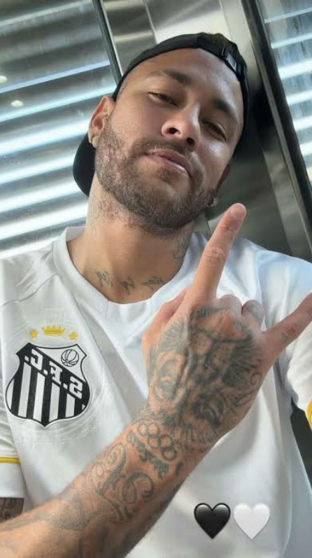 NEYMAR ESTA DE VOLTA NO SANTOS #neymar #santos 