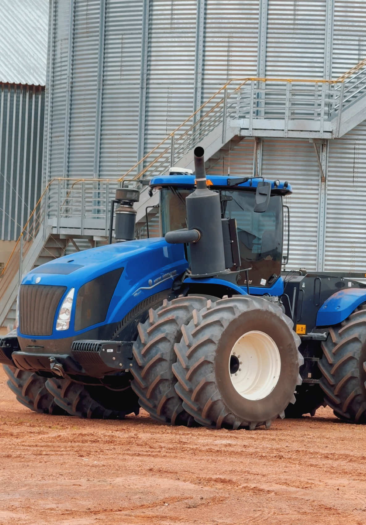 Bruto 🫡 #newholland #PL7000 #t9 #agricultura #plantio #plantadeira #viral #4k #roça #
