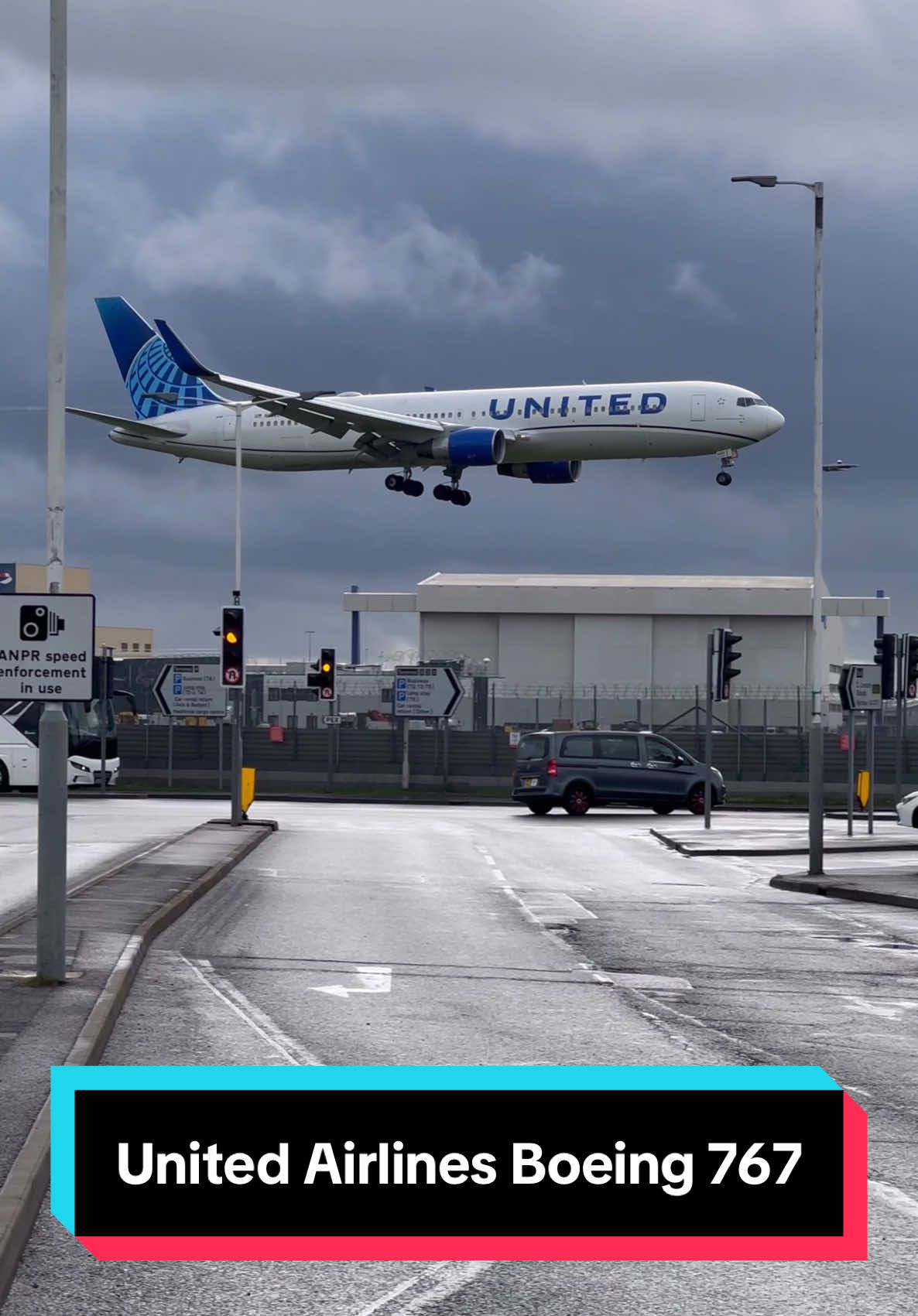 United Airlines Boeing 767 ✈️ #boeing #boeing767 #aviation #airplane #planespotting #landing #avgeek