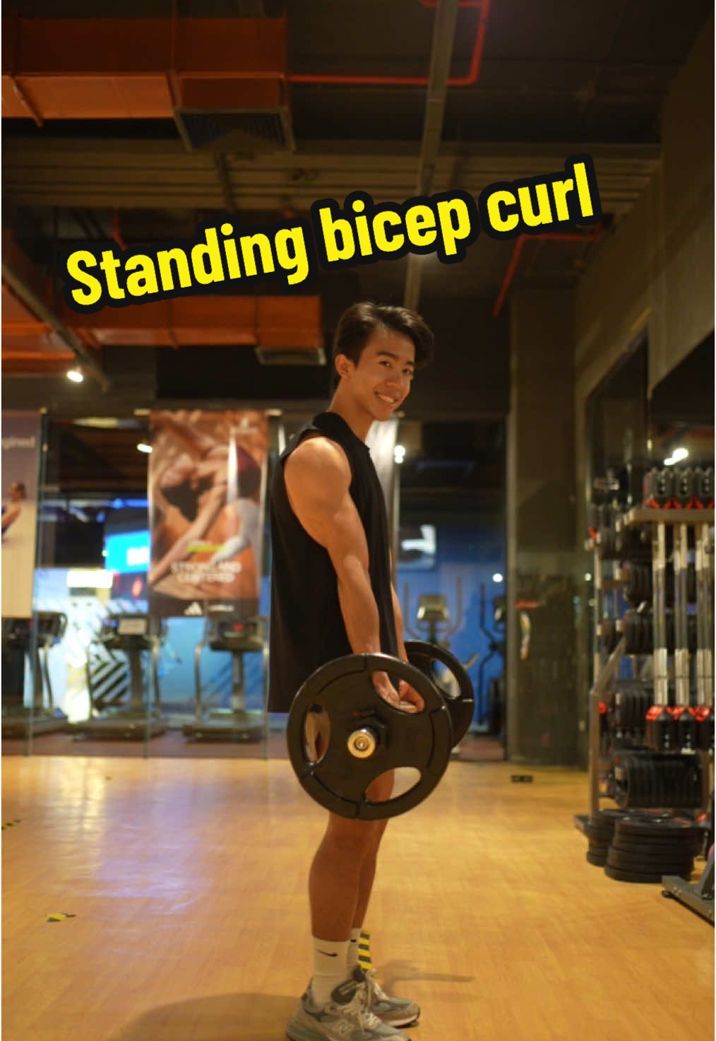 The bicep curl is a relatively simple exercise with a surprising amount of easy form mistakes that can be made. For one thing, the standing bicep curl WILL require a lot of core stability so be prepared — meaning, clenching your glutes and engaging your abs throughout the movement. Ideally, if you want to optimize the movement for biceps, you’ll also wanna be keeping your wrists neutral throughout the entire rom — you can even allow your wrists to extend a bit at the top to avoid flexion. #fyp #Fitness #gym #bodybuilding 