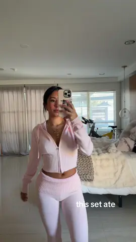 and it’s on sale!! #sweats #knitsweatset #knitpants #sweatset #sweatpants #cutesweatset #airportfit #loungewear #tiktokshopcreatorpicks #edikted #OOTD #outfitinspo #fashion #ediktedad @Edikted 