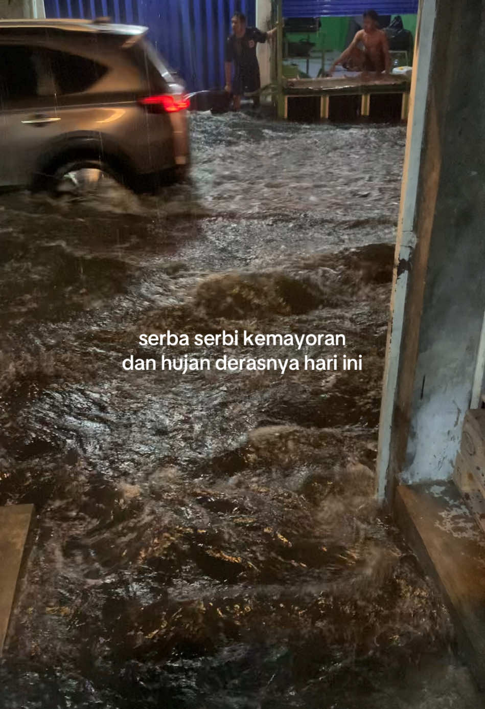 info terkini di kemayoran hampir terjadi baku hantam tiap ada mobil lewat 😭 semoga ujan sederas dan seheboh ini pertanda taun ini rezekinya deras jg ya 🙏👍 #jktinfo #banjir #banjir2025 #kemayoran #fyp