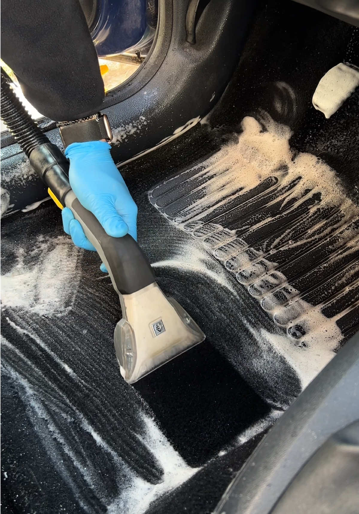 Une Clio 2 sauver de la moisissure 🧼🦠 #clean #detailing #CleanTok #asmrvideo 