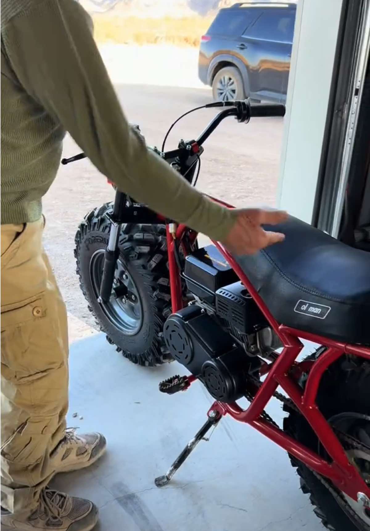 Big Tire Coleman MiniBike 😧🦾 #coleman #minibike #tires #motorcycle #dirtbike #fyp 