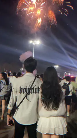 đã được ngắm pháo hoa cùng nhau❤️✨ #xuhuong #xhtiktok #fybシ #viral #newyear2025 #phaohoa #dongiaothua #chiyeuminhem #viralvideo #trending #capcut 