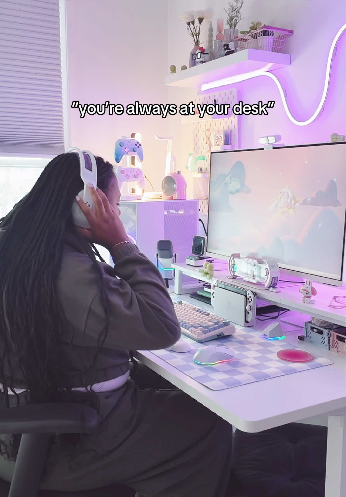 like where else would i be 🤨💁🏾‍♀️ #homebody #cozygaming #infinitynikki #GamerGirl #pcgamer #blackgirlgamer #desksetup 