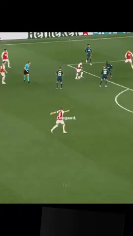 Ødegaard is a Genius 🥵 #odegaard #arsenal #footballskills #norway 