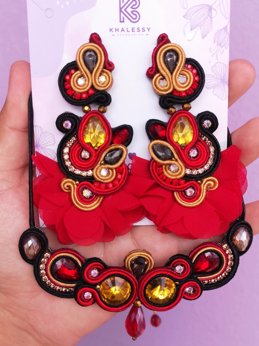 Diseños personalizados 🥰💎 #aretesperu #khalessyaccesorios #accesorios #soutache #aretes #joyeria #moda #handmadejewelry #aretespersonalizado #accesoriosdemoda #diseñospersonalizados 