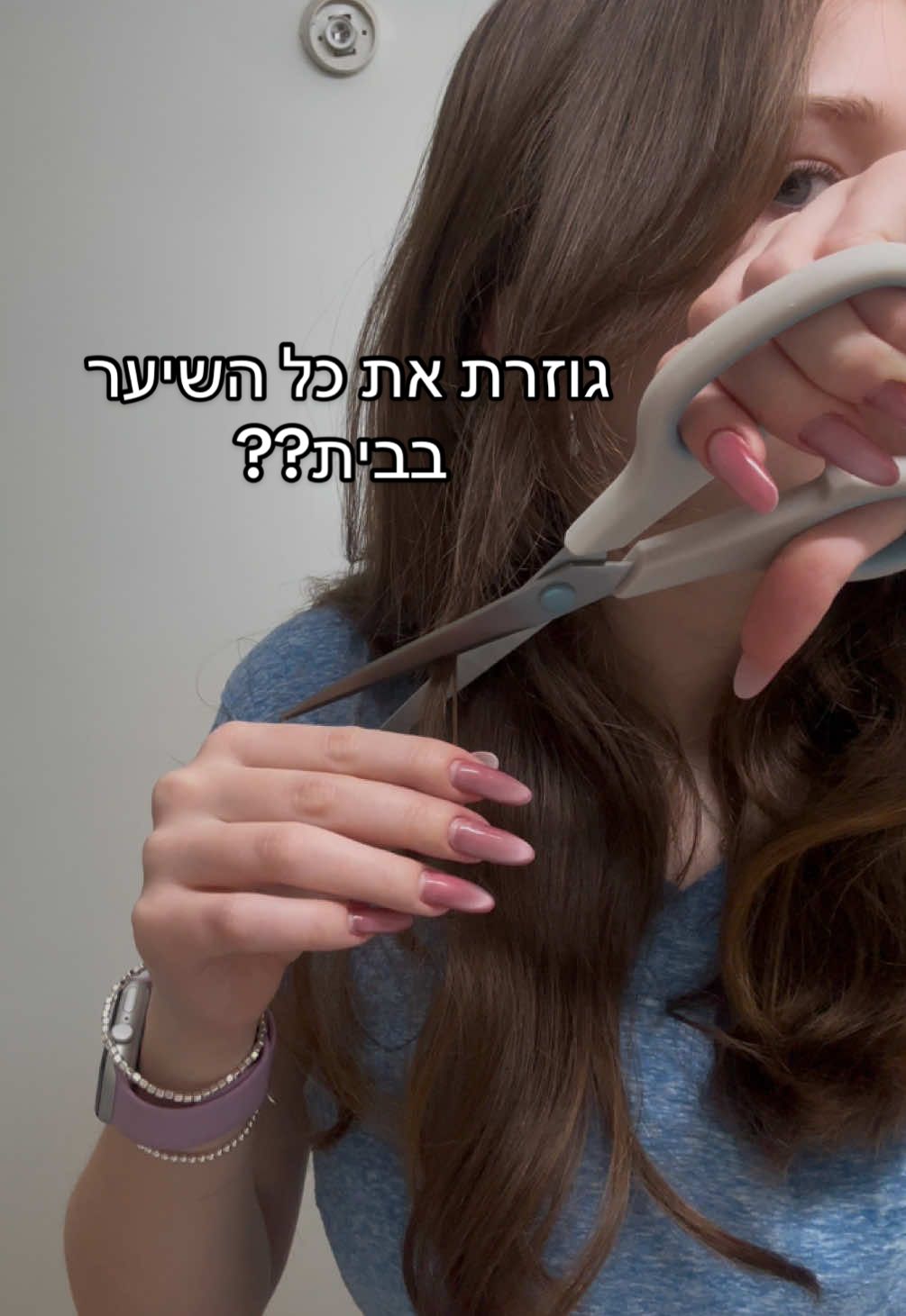 מסתפרת בביתתת🫣🫣 הסרטון קצת קאוטי אבל לא נורא