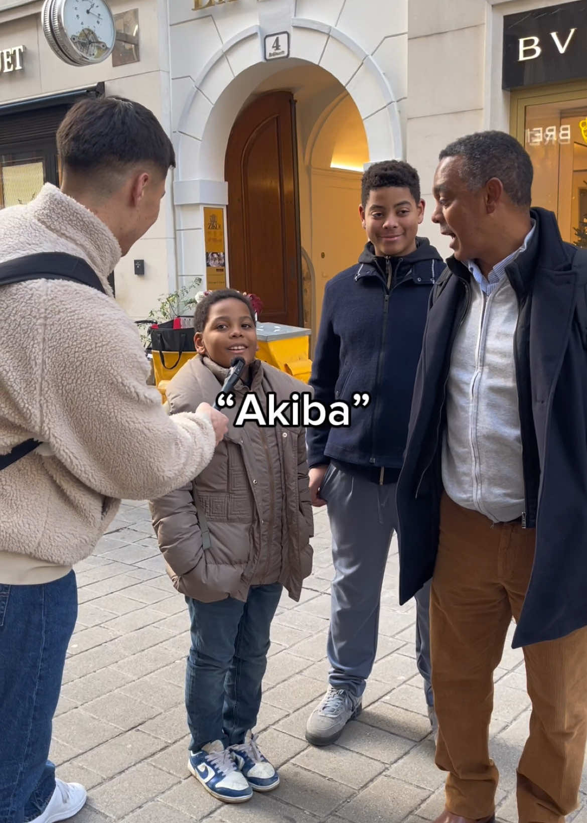 Multilingual Spanish family 🇪🇸❤️ . Fang langauge caught me off guard!😄 . #spanish #spain #fang #espanol #africa #francais #french #france #japan #japanese #vienna #wien #equitorialguinea 