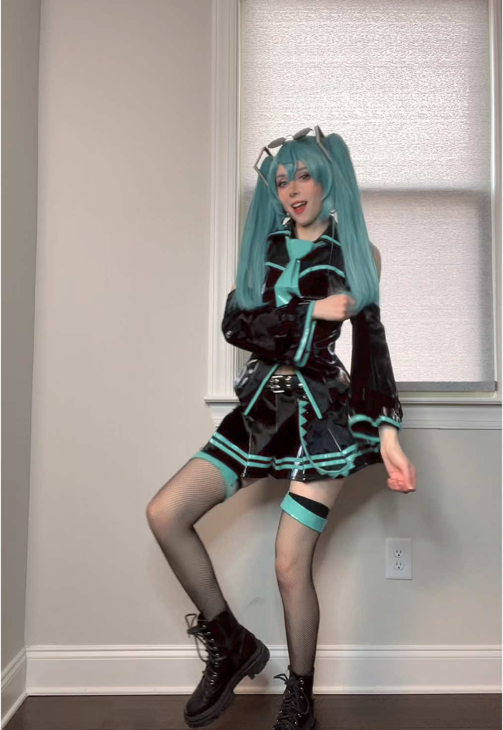 these miku sleeves had me stressing #hatsunemiku #cosplay #miku #vocaloid #mikucosplay 