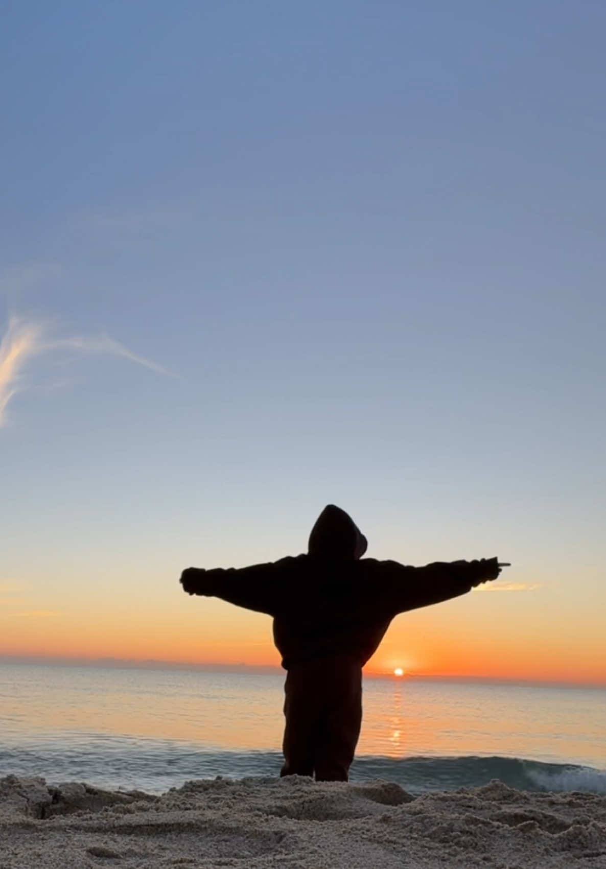 exactly how every morning should be. #sunrise #prettyviews #beach #fyp #life #happiness #fyp #mornings 