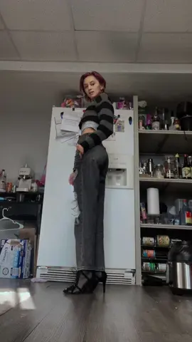 I HAD to jump on this train for AOA #kpop #kpopdance #dance #aoa #miniskirt #aoaminiskirt #fyp 