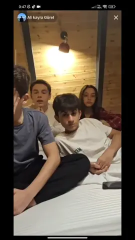 sonuna kadar izleyin gerçekten elif ağlamış çok kötü küfürler etmişler bide açık açık konuştular aralarinda belkide hiç bisey yok bu bizim sacma sapan düşüncelerimiz ama gerçekten çok üzüldüm ya off yani simdi hakdam ve elkay diye bisey yokmu 