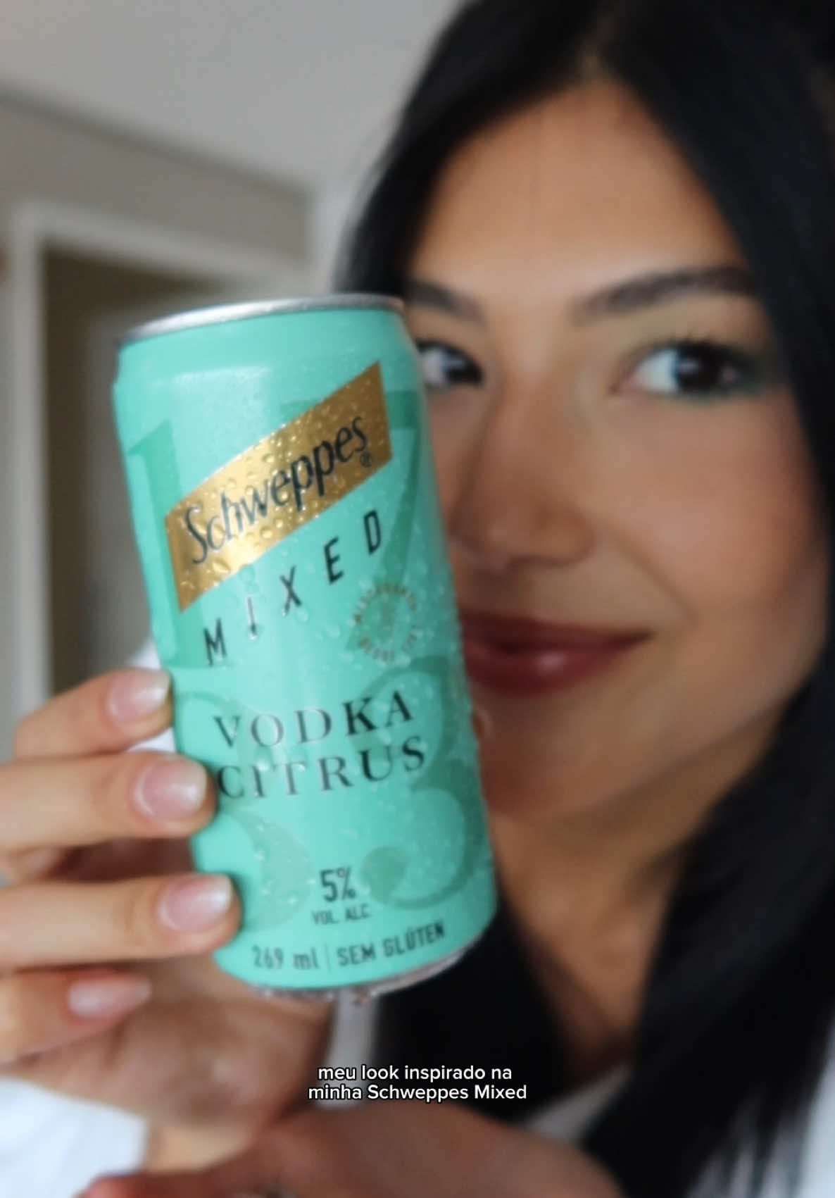 GRWM para pré- folia muito bem acompanhada de Schweppes Mixed. @Schweppes  #MixPerfeito #NadaSuperaOMixPerfeitoDoCarnaval #SchweppesMixed  Beba com moderação. Não compartilhe com menores de 18 anos. Venda proibida para menores de 18 anos Conteúdo de publicidade