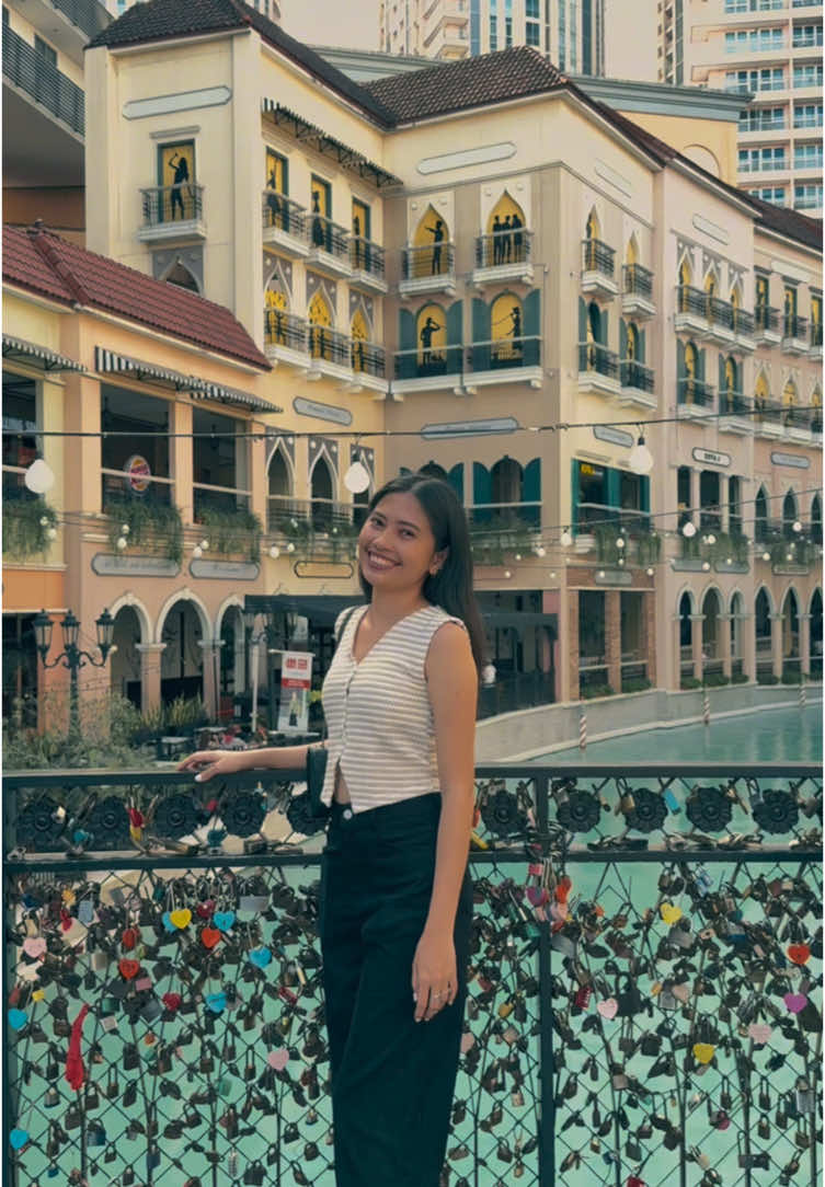 💗✨ . . . #venicegrandcanalinthephilippines #mckinleyhill #taguig #metromanila #travel #aesthetic #chemtrailsoverthecountryclub #fyp #foryoupage #CapCut 