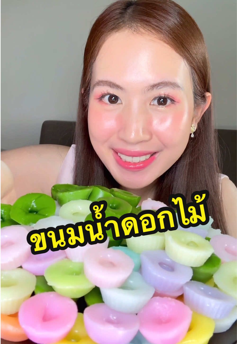 ขนมน้ำดอกไม้&ถ้วยจีนใบเตย น้องไม่ค่อยหวานต้องราดน้ำตาลไหม้อร่อยขึ้นนน  #ขนมน้ำดอกไม้ #ถ้วยจีนใบเตย #ขนมไทย #TikTokพากิน 