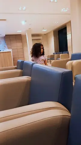 pensa em uma menina esperta e agitada é a Mairê