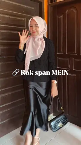 Yang dari kemaren nanyain rok span ini lagi restok, buruan beb jangan sampai kehabisan lagi #rok #rokspan #rokknit #hitam #black #rokmein #mein 