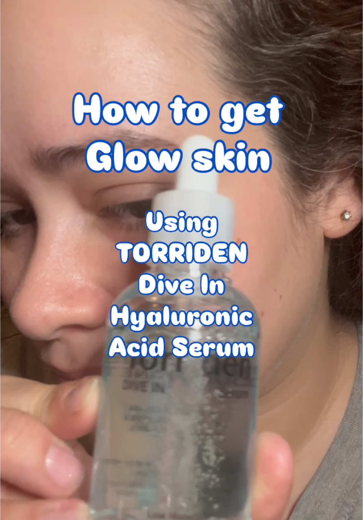 Torriden | DIVE IN Hyaluronic Acid Serum 💙This serum has a lightweight texture, that absorbs rapidly and deeply into my skin, providing an instant surge of moisture.  💙I’ve noticed that my skin feels supple and refreshed after each use, with no stickiness or greasiness.  This product  is free of:  💙Artificial fragrances 💙Colorants 💙Other harsh chemicals 💙The fact that it’s vegan and cruelty-free aligns perfectly with my values as a conscious consumer.  💙Overall, this serum has earned a permanent spot in my skincare routine for its effective hydration and clean beauty credentials.  💙Is very easy to apply and provides hydration immediately.  Thanks to: @TORRIDEN US  #Torriden #kbeauty #koreanskincare #skincaretips #makeuptips