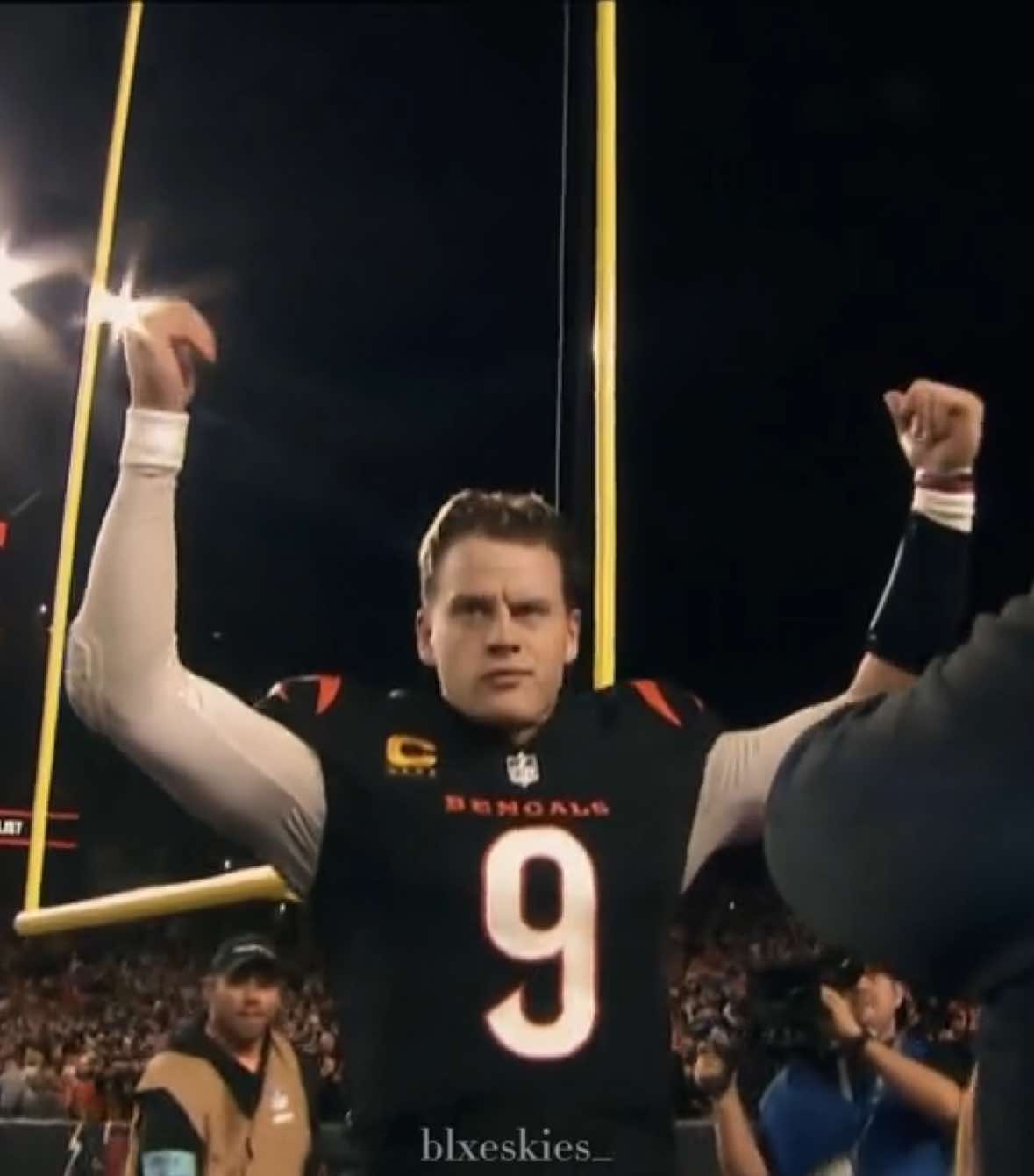 he in fact didn't make it out ac: @vzaudioss  cc: @emqtuts  #joeburrow #nfl #edit #fyp #foryoupage #cinncinatibengals #joeburrowedit