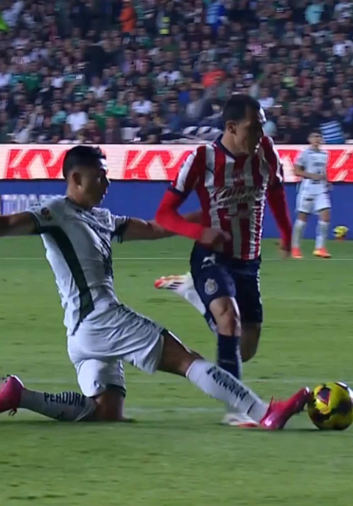 VAR anula penal para Chivas #snugwrestling #ligamx #futbol #Soccer #foryoupage #chivas #guadalajara #leon 