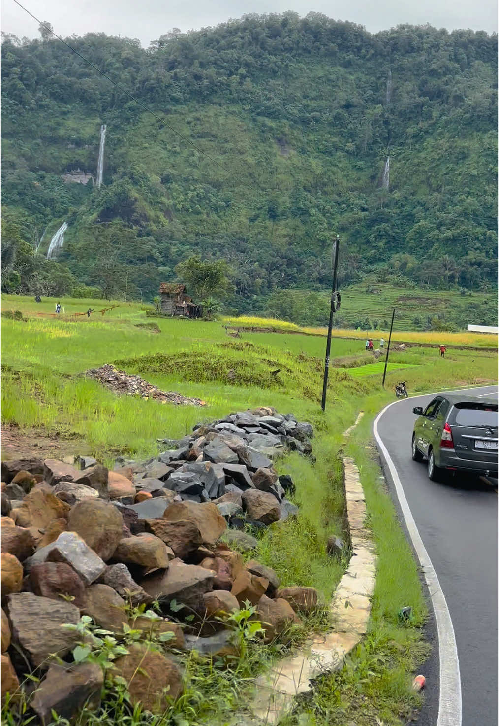 Jalan Ciwidey-Garut 🔥 #naringgul #ciwidey #garut #fyp #moment #viral #bandung #garutselatan #fyppppppppppppppppppppppp #healing #curugnaringgul #viralvideo #storytime 