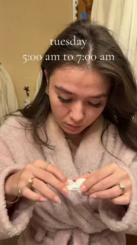 stopped for donuts on the way to work🍩🤍 #fyp #viral #foryoupage #minivlogs #relatable #Vlog #grwm #morningroutine #ditl #worklife #morning #minivlog #makeup #workingclass 