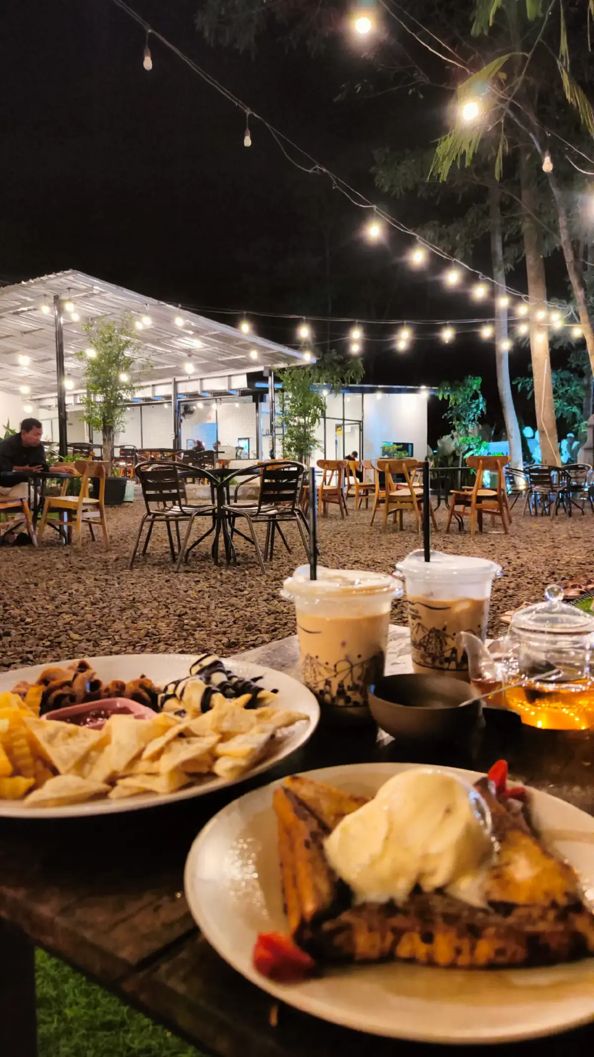 Tiap hari ini malam mentahan es ngopi dan makanan nikmati☕😊 . . #fyp #fypシ #ngopi #ngopimalam #ngopisantai #kopi #kopiindonesia #sungai #bahagia  #bahagiaitusederhana #coffee #coffeetime 
