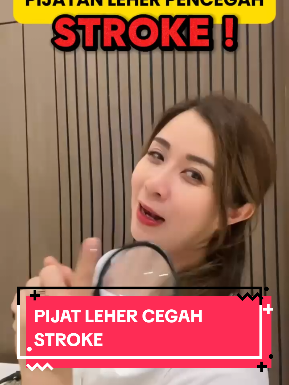 Hati-hati makanan berlemak saat Imlek! Jangan sampai aliran darah tersumbat dan risiko stroke meningkat. Yuk, coba pijat leher sederhana ini untuk melancarkan peredaran darah! ✨ Caranya gampang, cukup beberapa menit sehari bisa bantu tubuh tetap sehat. Wajib coba ya! ❤️‍🩹 #RahasiaKesehatan #PijatLeherAntiStroke #ImlekSehat #MakanBebasStroke #GinjalHappyJantungHappy #MamiriiHack #tipsmamirii #sehatbarengmamirii 