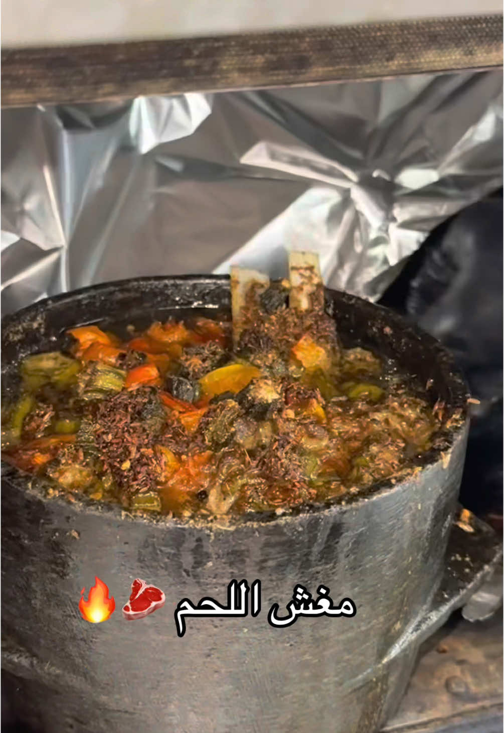 عشاق الأكل الجيزاني، لا تفوتوا مطعم شبري في الخبر الشمالية! 😍🔥 من ألذ الأطباق اللي عندهم: المكشن السلمون بزيت السمسم وحيسية الخمير باللحم**، أطباق تنقلكم لجازان مع أول لقمة. 🤩👌🏻 وأهم شي لا تفوتوا اللبن المكبئ، طعمه ينعشك ويرد الروح! 🥛✨ زوروا مطعم شبري واستمتعوا بالأكل الجيزاني الأصلي بأسعار تناسب الجميع. #اكلات_جيزانية #مكشن_سمك #سمك #اكل #اكلات #مغش_اللحم #حيسية #خمير #محشوش #كنعد #لحم #مرسه #حاشي #مطاعم #مطاعم_الخبر  @Shibri restaurant | مطعم شبري 