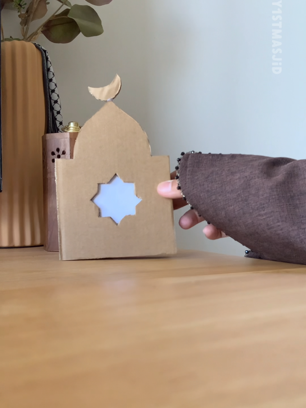 Ramadan DIY that can be used as a countdown or a Quran Tracker  🌙✨ how would you use yours? in this craft we upcycled cardboard, plastic & paper  🎨🤲 #ramadandecor #homemasjid #cardboardmosque #minimasjid #ramadancraft 