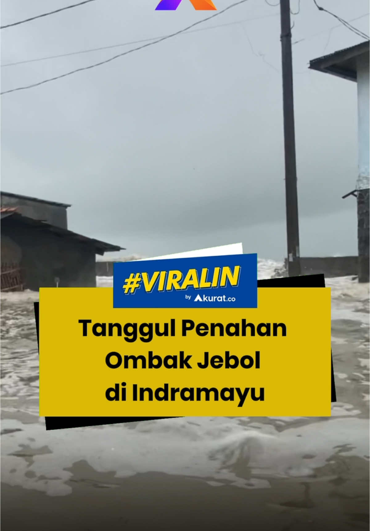 Banjir rob setinggi 40 cm hingga 1 meter merendam ratusan rumah di Desa Eretan Kulon, Kec. Kandanghaur, Indramayu, akibat tanggul jebol diterjang ombak setinggi 3-4 meter.  Akibat bencana ini, banyak warga terpaksa mengungsi ke rumah saudara atau tetangga yang tidak terdampak. 🎥Source: VT/aditiyanaa_ #viral #beritaterkini #banjir #ombaktinggi #tragedi #indramayu #akuratco 