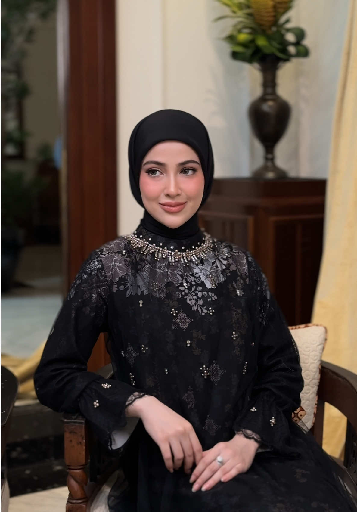 Masya Allah cantik banget🥹🤍 siapa yang mau kembaran bareng ka miskah?🤭 #kaleelaid #muslimtiktok #familyset #lebaran2025 #dressmuslimah #masyaallahtabarakkallah #muslimfashion #fypage #dresscantik #miskah #miskahshafa #fadiljaidi #miska #miskahyislam 