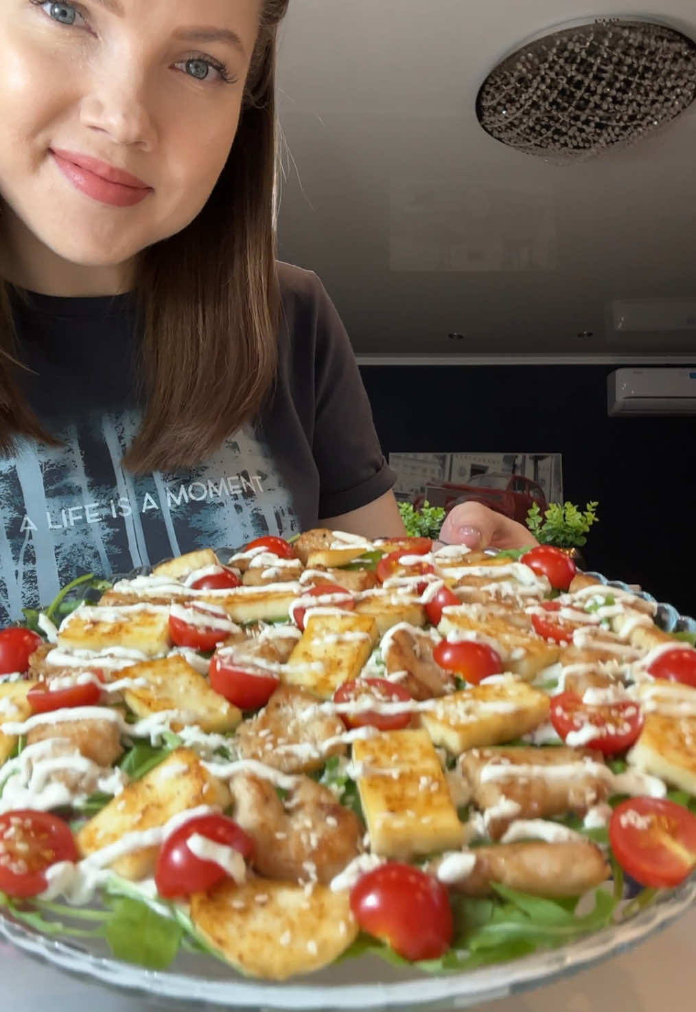 Теплый салат с жареным сыром 🧀 Ингредиенты: Куриное филе ~300 гр Соль, перец по вкусу  Паприка 0,3 ч.л Сушеный чеснок 0,3 ч.л Растительное масло  Адыгейский сыр  Сливочное масло  Салатный микс Черри Для заправки: Сметана 20% 2 ст.л Зернистая горчица 1 ч.л Соль, сушеный чеснок по вкусу  Растительное масло 1 ч.л #салат #салаты #салатнапраздник #салатнапраздничныйстол #салатынапраздник #салатынапраздничныйстол #салатик #салатики #салатбезмайонеза #вкусныесалаты #рецепт #рецепты #кулинария #еда #простыерецепты #быстрыерецепты #тюмень #чтоприготовить #вкусно #закуска