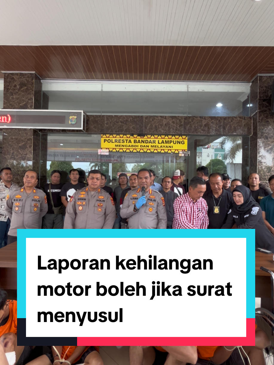 Kapolresta Bandar Lampung Kombes Pol Alfred Jacob Tilukay meminta masyarakat jangan takut untuk melaporkan kejadian kehilangan motor, karena polisi siap kapanpun masyarakat butuh dan surat motor boleh menyusul#bandarlampung #fyp #polisi #lampung #polresta 