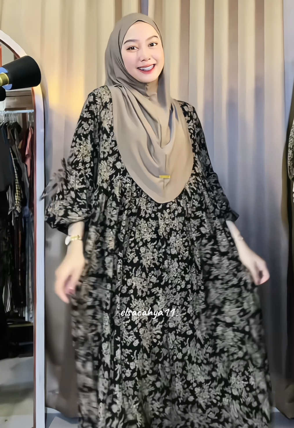 salah satu motif terbestseller yang harus kamu punya di lemari sih ini🥰😘#fyp #rekomendasi #dressviral #fypシ #tiktokaffiliate #mididress #lebaran #2025 