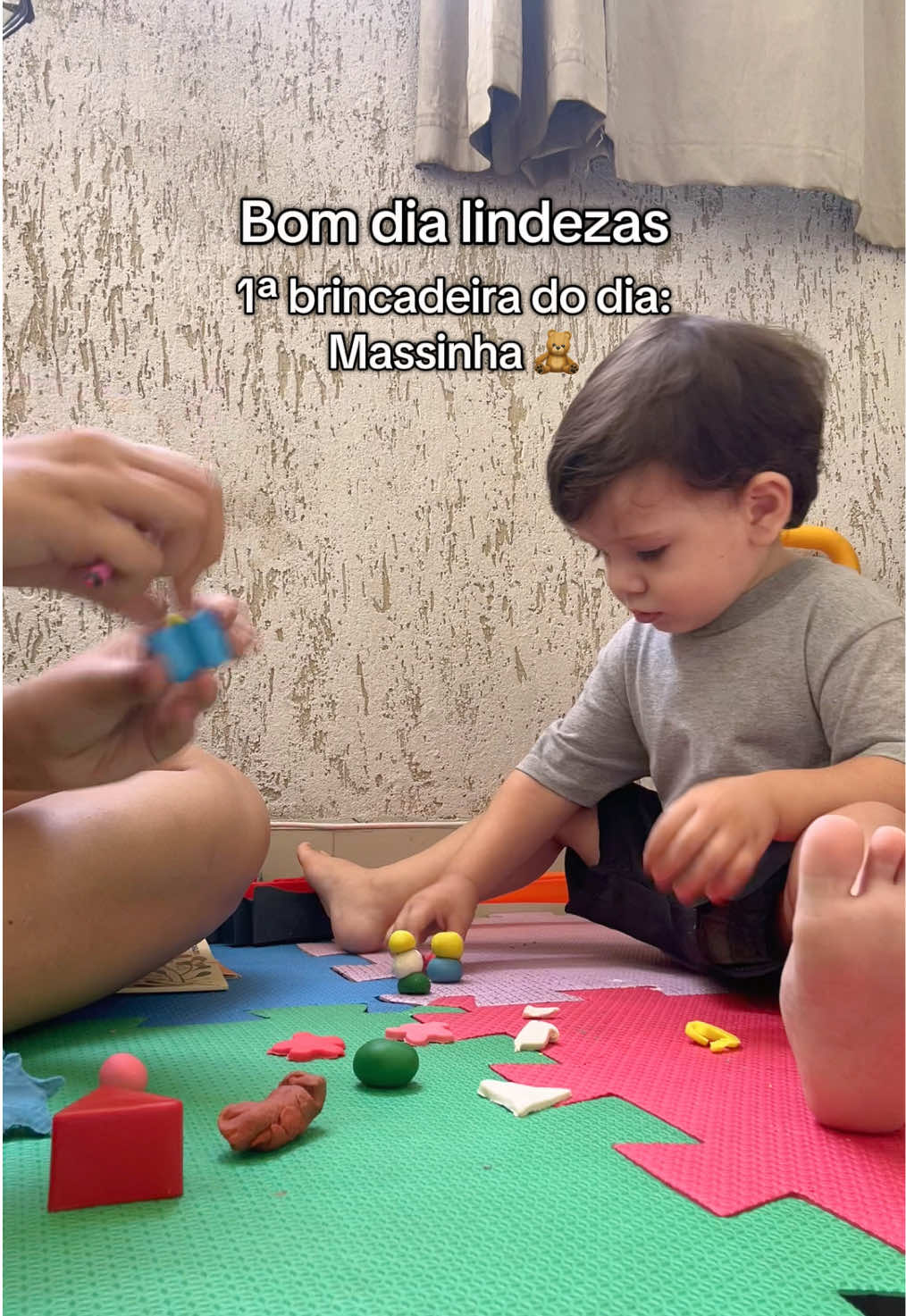 Brincando de massinha com meu pequeno príncipe 👑💚 o tempo voa demais gente, ele já vai fazer 2 anos! #creatorsearchinsights #maeefilho #bebefofo #massinha #viralvideos #vaiprofy #fyp #postandoatéviralizar 