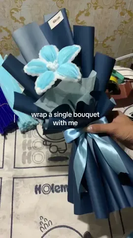 Wrap a bouquet with me 💐💗  #fuzzywire #fuzzywireflowers #pipecleanerflowers #pipecleanerart #pipecleaners #gift #bouquet #pipecleanerflowerbouquet #wrappingtutorial #tutorial #fyppppppppppppppppppppppp #fypシ   