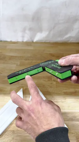 Get the best miter possible with these clamps. #remodel #construction #homerenovation #woodworking #howto #tools #DIY #carpentry #construction #homeremodeling #hgtv #tooltips #constructiontips #diytools