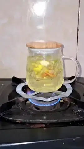 ☕🔥 Gelas saringan rempah tahan panas ini bikin pengalaman menyeduh teh, rempah, atau infused water jadi lebih praktis dan elegan! Dilengkapi dengan infuser kaca untuk ekstraksi rasa maksimal, serta bisa langsung dipanaskan di atas kompor. Terbuat dari kaca borosilikat tahan panas dengan tutup kayu estetik, cocok untuk menemani momen santai Anda. Mau seduh teh atau rempah dengan lebih mudah? Cek sekarang! ⬇️ #GelasSaringan #TehRempah #TehTime #InfusedWater #HomeCafe #AestheticLife