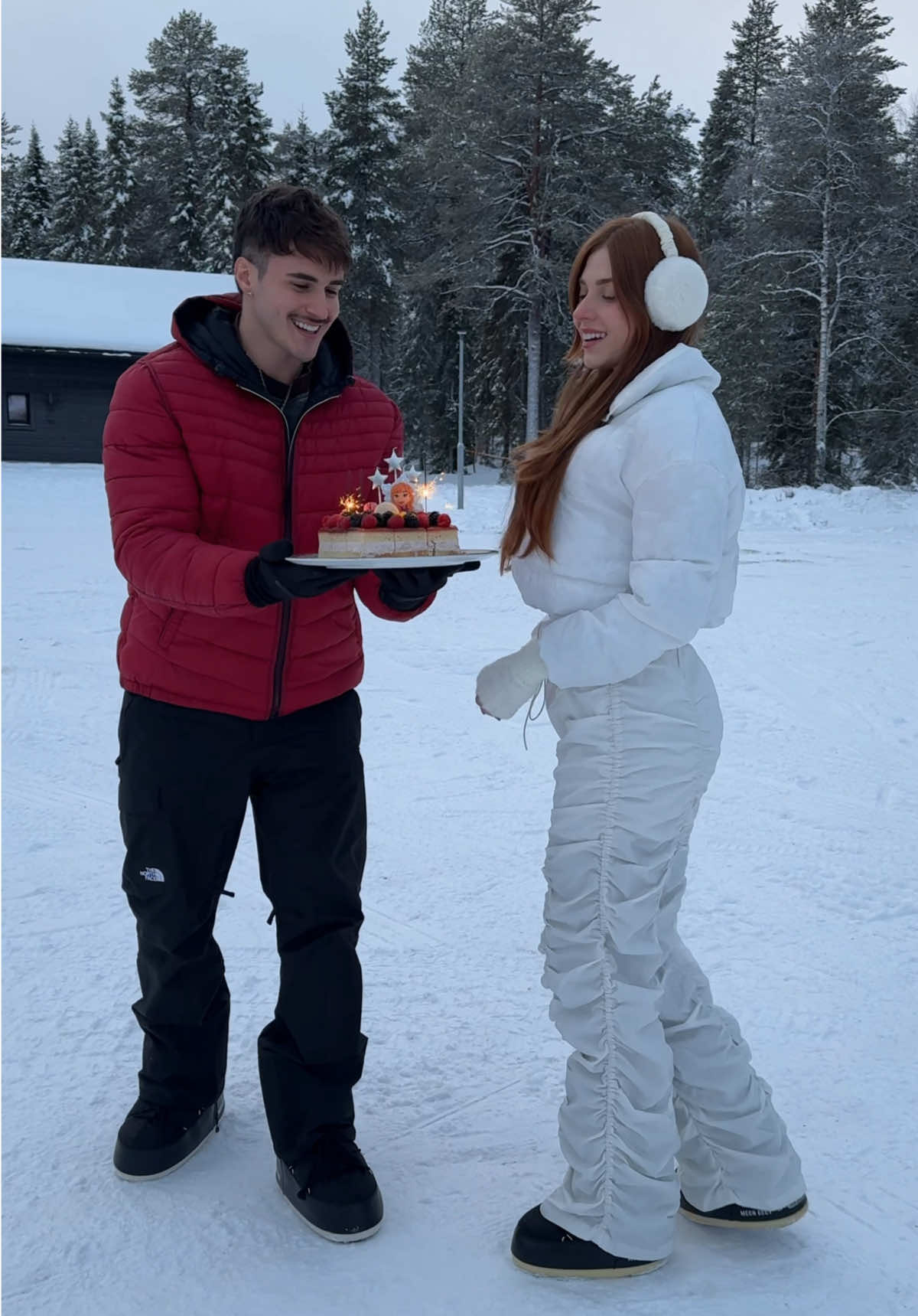 Finalmente chegou o dia ❤️🥹 Mais um sonho realizado, comemorar meu aniversário de 27 anos na Finlândia 🇫🇮 segunda vez aqui :) mas essa vai ser um pouco mais especial!!